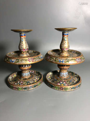17-19TH CENTURY,  A  PAIR OF HAND-PAINTED GOLD FAMILLE ROSE LAMP, QING DYNASTY
