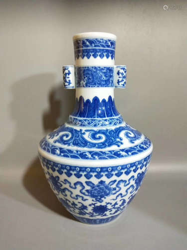 17-19TH CENTURY, A BLUE&WHITE DOUBLE-EAR VASE, QING DYNASTY