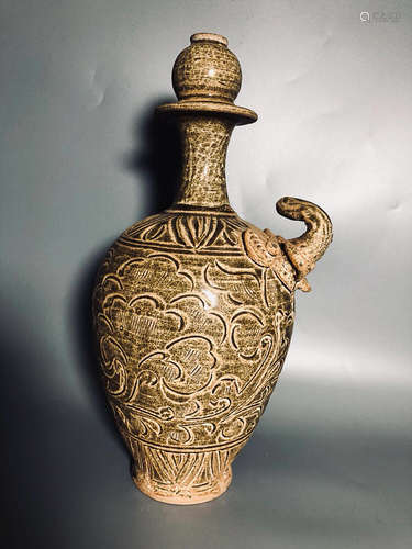 10-12TH CENTURY, A YUE KILN WINE POT, SONG DYNASTY