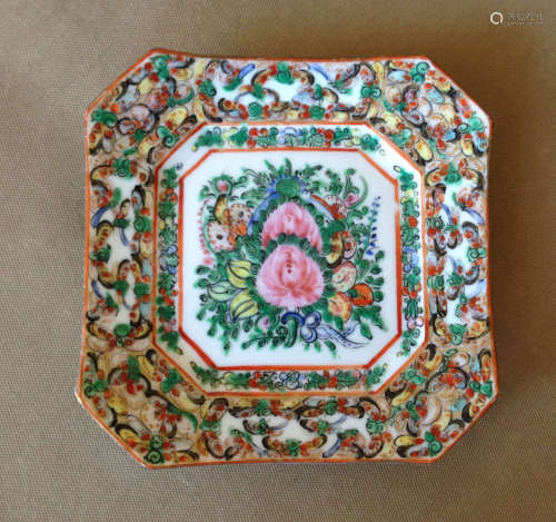 A BUTTERFLY&FLORAL PATTERN CANTON ENAMEL SQUARE PLATE