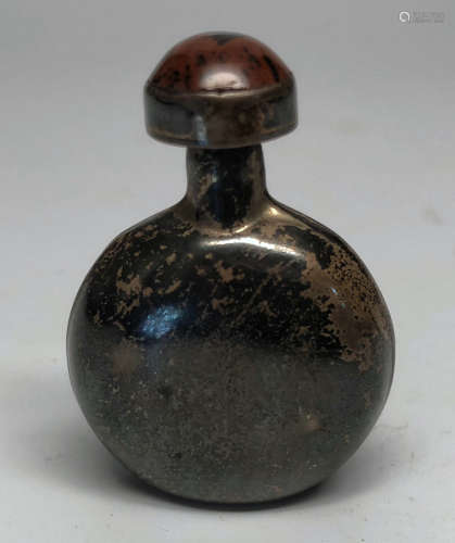 A BRONZE SNUFF BOTTLE WITH SPIRAL MOUTH