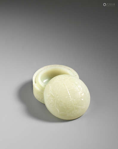 Qianlong A white jade reticulated 'Shou' cylindrical box and cover