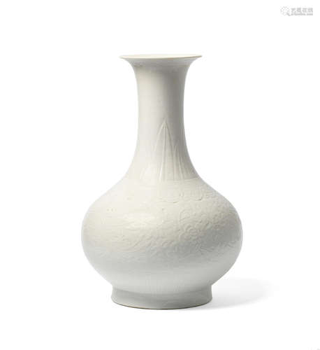 18th century A fine white-glazed carved bottle vase