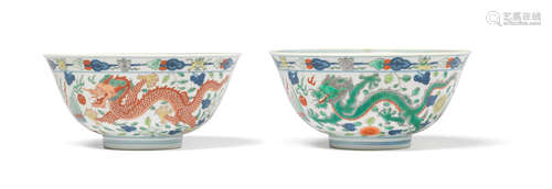 Daoguang seal marks and of the period A pair of wucai 'dragon and phoenix' bowls