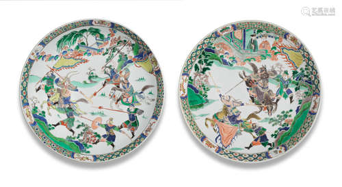 Kangxi A fine pair of large famille verte 'Three Kingdoms' saucer-dishes