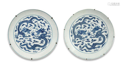 Guangxu six-character marks and of the period A pair of large blue and white 'dragon' dishes