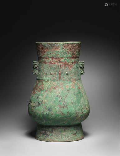 Late Shang Dynasty A large and rare archaic bronze vessel, Hu