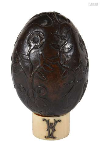 ϒ A coconut 'Bugbear' flask