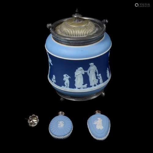 Lot with Wedgwood Biscuit Barrel, Perfumes