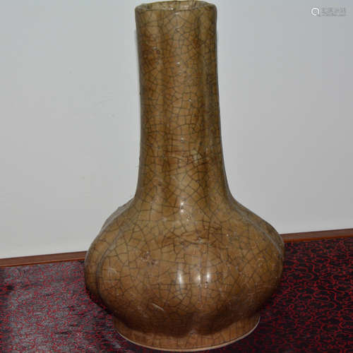 CHINESE CRACKLE GLAZED PORCELAIN VASE