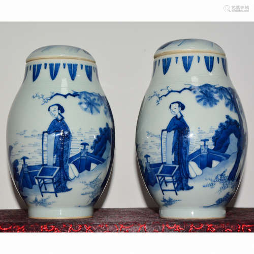 CHINESE PAIR OF BLUE AND WHITE COVER JAR