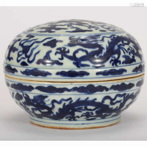 CHINESE BLUE AND WHITE COVER BOX