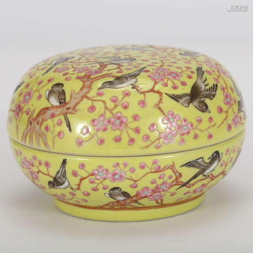 CHINESE FAMILLE ROSE PORCELAIN COVER BOX