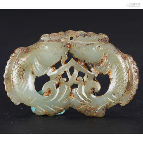 CHINESE JADE PENDANT OF TWO FISHES