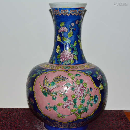 CHINESE FAMILLE ROSE PORCELAIN VASE