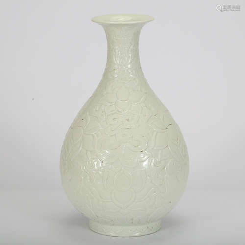 CHINESE BLANC DE CHINE YUHUCHUN VASE