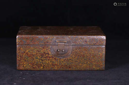 A LACQUER DECORATED JEWELRY BOX