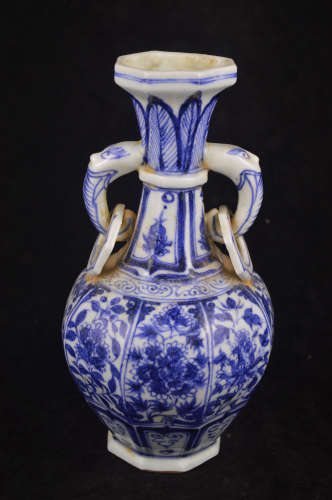 A BLUE AND WHITE DOUBLE-EAR VASE