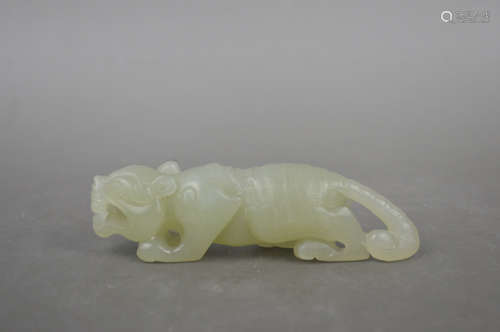 A JADE CARVED BEAST SHAPED PENDANT