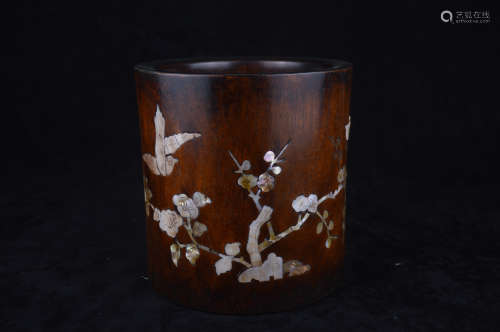A SHELL DECORATED WOOD BRUSH POT