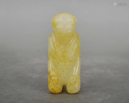 A JADE CARVED FIGURE PENDANT