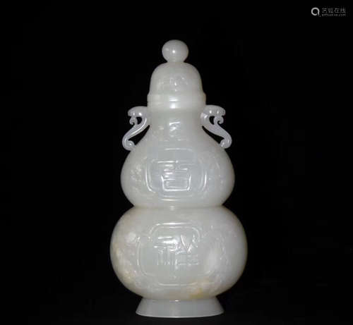 A HETIAN JADE CARVED GOURD-SHAPED VASE