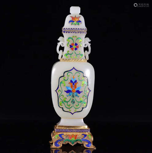 A WHITE JADE CARVED DOUBLE-EAR VASE