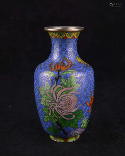 A CLOISONNE FLORAL PATTERN VASE