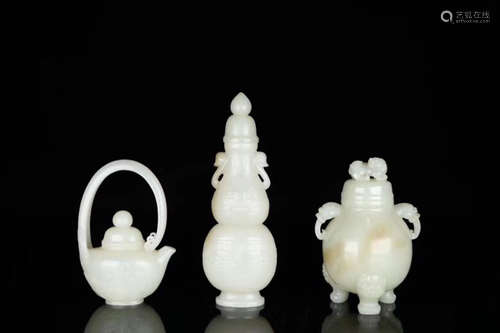 SET OF THREE XINJIANG HETIAN JADE CARVED UTENSILS