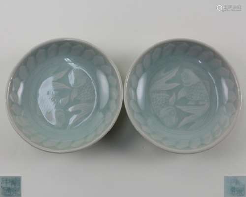 PAIR OF ZHONGGUO LONGQUAN MARK DISHES