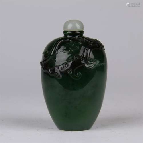 CHINESE SPINACH JADE SNUFF BOTTLE