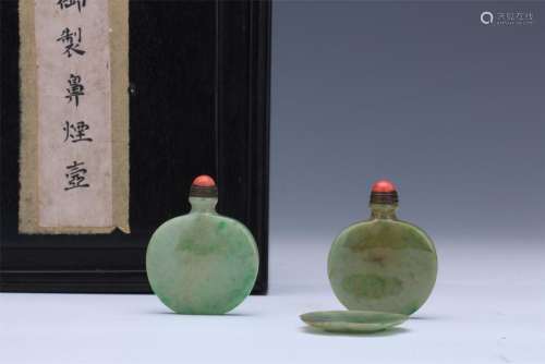A SET OF CHINESE JADEITE SNUFF BOTTLE