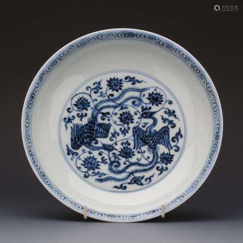 CHINESE PORCELAIN BLUE AND WHITE PHOENIX PLATE