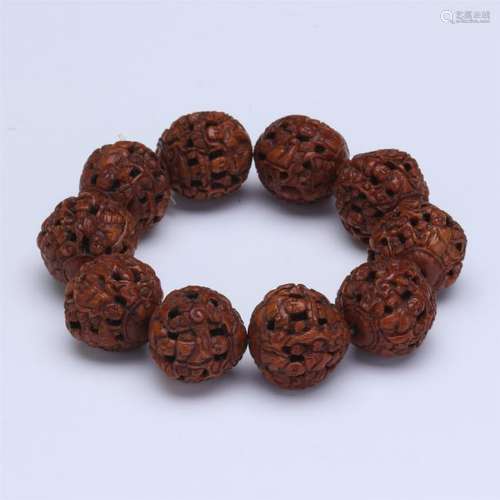 CHINESE CRAVED WALNUT BRACELET