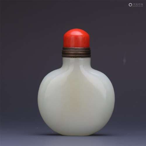 CHINESE WHITE JADE SNUFF BOTTLE