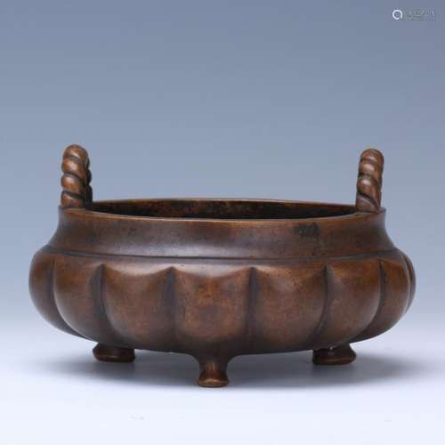 CHINESE BRONZE TRIPLE FEET ROUND CENSER