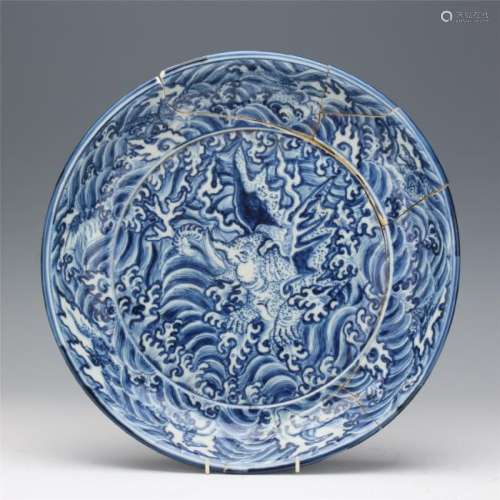 CHINESE PORCELAIN BLUE AND WHITE WAVE CHARGER