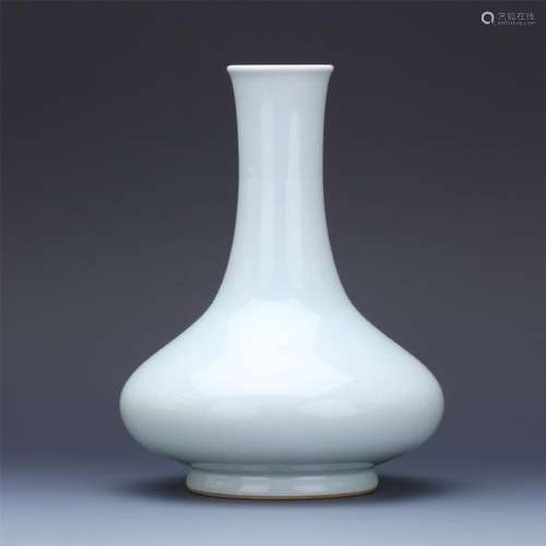 CHINESE PORCELAIN BLUE GLAZE VASE