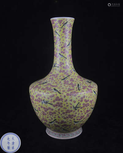 A YELLOW GROUND FLORAL&BIRD PATTERN VASE