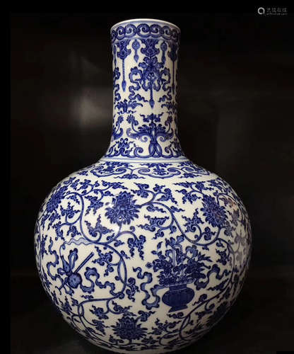 A BLUE&WHITE EIGHT TREASURES PATTERN TIANQIU VASE