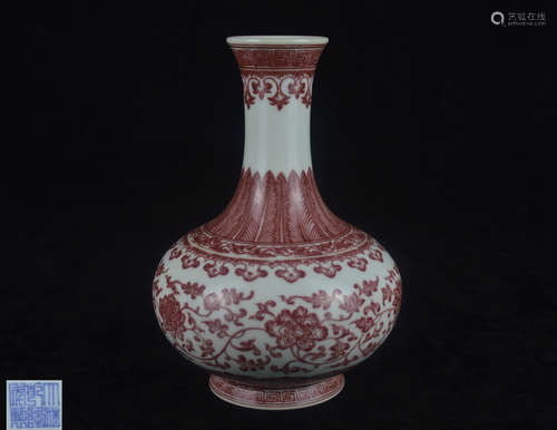 A UNDERGLAZE RED LEAFY PATTERN VASE