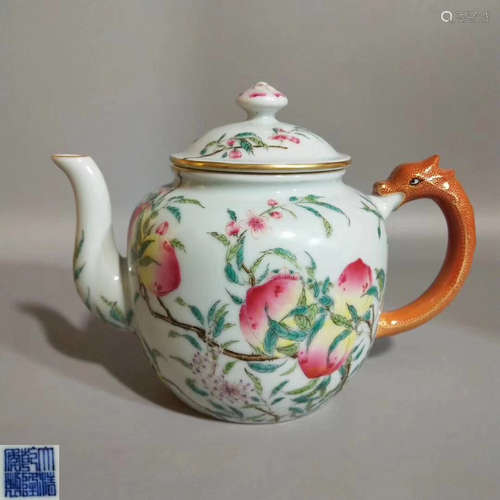 A FAMILLE-ROSE PEACH PATTERN TEA POT