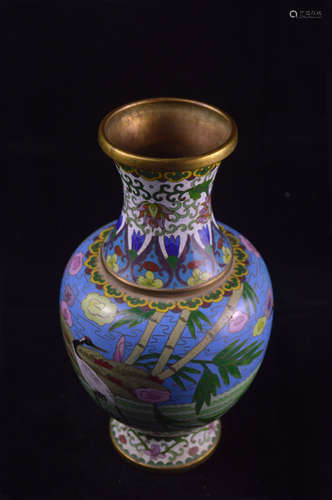 A CLOISONNE CRANE PATTERN VASE