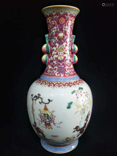 A FAMILLE-ROSE FLORAL PATTERN BOTTLE VASE