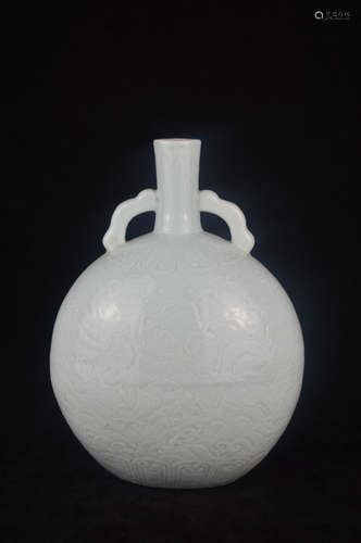 A CELADON GLAZE WAVE PATTERN MOON-FLASK VASE