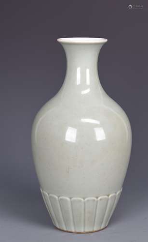 Pale White Glazed porcelain Vase with mark