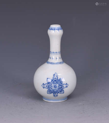 Blue and White Porcelain Vase  with Mark