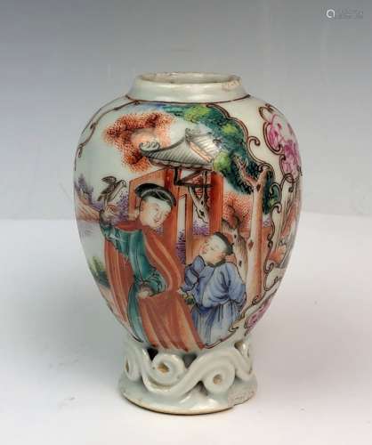 A Chinese Famille Rose Porcelain Vase 18/19th C