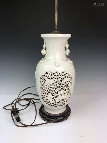 Chinese White Glazed Pocelain Vase Lamp