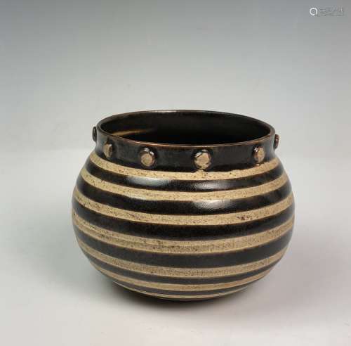 Round Layered Glazed Porcelain Pot
